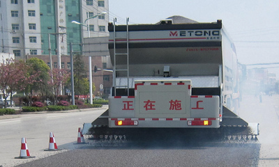沥青碎石同步封层车